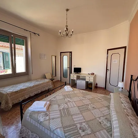 Regina Margherita Stanza Matrimoniale Con Bagno Privato 民宿 马达莱纳